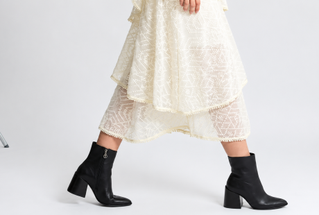 Bota feminina preta cano curto